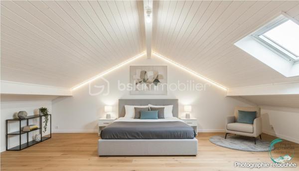 À découvrir sans tarder : appartement T3 situé au 1er étage d’une maison comprenant seulement deux logements, dans un environnement résidentiel calme et recherché à La Tour.

Il se compose d’un hall d’entrée, d’un cellier, d’une cuisine ouverte (à aménager) sur le séjour avec accès au balcon, de deux chambres dont une avec coin dressing, d’une salle de bains et d’un WC indépendant.

Vous bénéficierez également de nombreux espaces annexes : une cave, des combles aménageables offrant un fort potentiel, un jardin plat avec vue dégagée ainsi qu’un espace de stationnement privatif. Possibilité de créer un garage ou un carport (terrain constructible).

Quelques travaux de rénovation et finitions restent à prévoir, permettant de personnaliser ce bien selon vos envies.

Les atouts :

• Maison de seulement 2 appartements
• Jardin plat avec vue dégagée
• Balcon avec vue dégagée montagne
• Combles aménageables de 60m² au sol
• Cave et stationnement
• Possibilité de construire un garage ou carport
• Quartier résidentiel calme

Idéalement situé, l’appartement se trouve à moins de 2 km des crèches, écoles, collège, commerces et transports. Genève est accessible en moins de 30 km.

En résumé: un bien rare offrant calme, potentiel et qualité de vie, idéal pour une résidence principale ou un investissement.