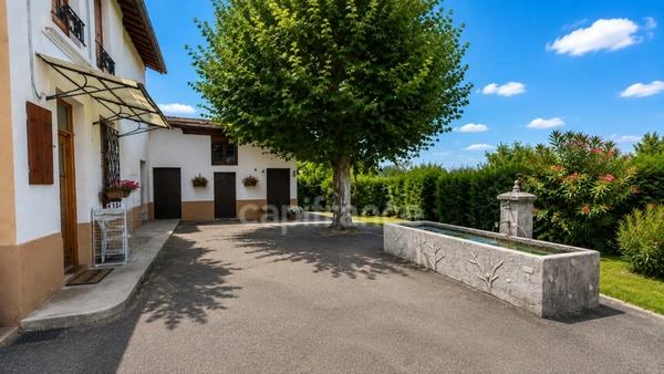 Maison de caractère 165 m² — 4 chambres — Suite indépendante — Piscine — Source privée — Terrain 1 499 m