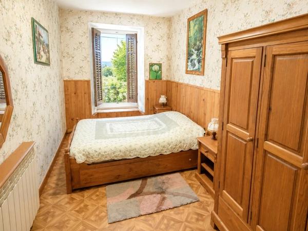 Maison de caractère 165 m² — 4 chambres — Suite indépendante — Piscine — Source privée — Terrain 1 499 m