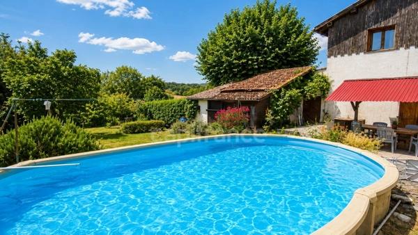 Maison de caractère 165 m² — 4 chambres — Suite indépendante — Piscine — Source privée — Terrain 1 499 m