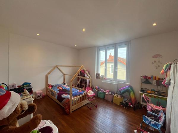 Immeuble Nevers 213 m2, airbnb, proche GARE SNCF, 2h30 PARIS, rentabilité