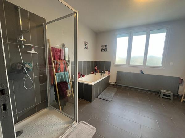 Immeuble Nevers 213 m2, airbnb, proche GARE SNCF, 2h30 PARIS, rentabilité