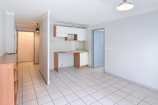 A VENDRE EN EXCLUSIVITÉ - Appartement Le Luc T2 avec ASCENSEUR, TERRASSE et PISCINE
