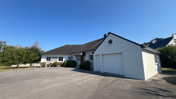 Maison de plain-pied de 150 m² habitables avec étage aménageable.