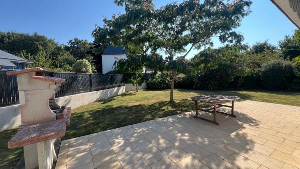 Maison de plain-pied de 150 m² habitables avec étage aménageable.