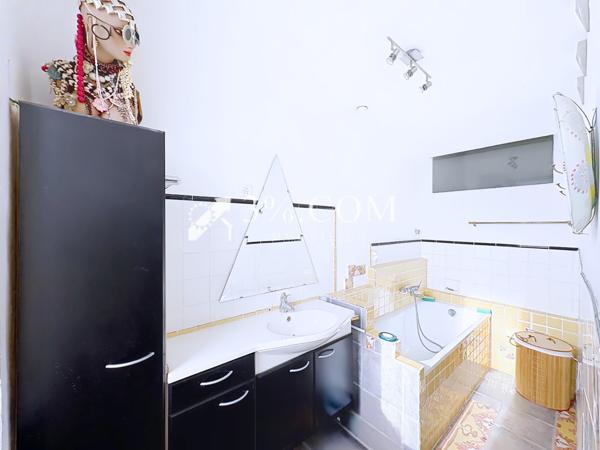 Maison 8 pièce(s) 3 chambre(s) 215.14 m²