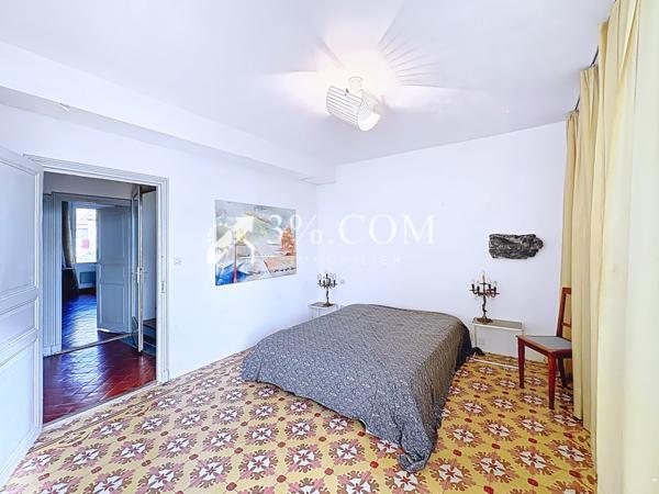 Maison 8 pièce(s) 3 chambre(s) 215.14 m²