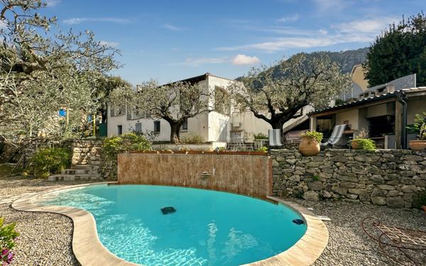 Maison à vendre    6 pièces • 123 m2 Toulon