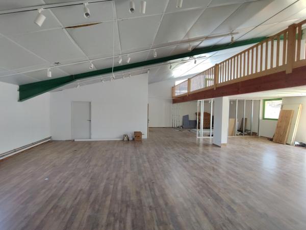 Local à louer de 250m² 1 700 € / mois C.C.*