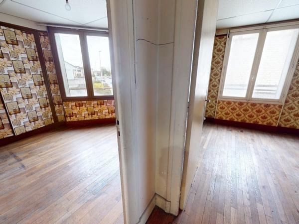 Lot complet de 1 commerce et de 2 appartements caves et jardins garage