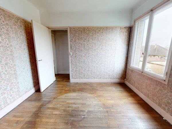 Lot complet de 1 commerce et de 2 appartements caves et jardins garage