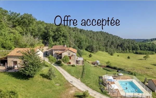 Domaine avec plusieurs habitations sur plus de 11 hectares