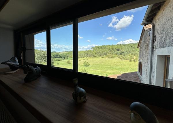 Domaine avec plusieurs habitations sur plus de 11 hectares