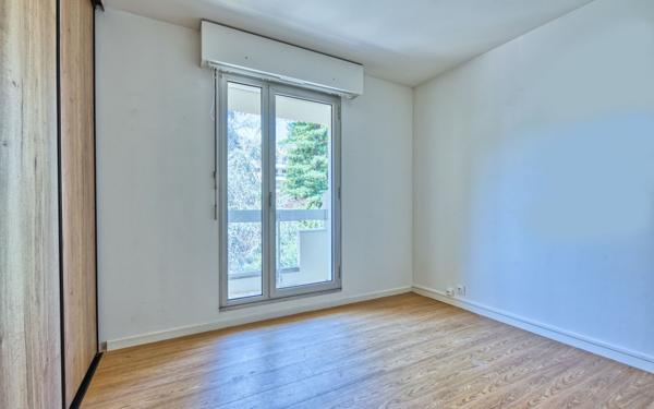 Appartement à vendre    5 pièces • 100,52 m2 Bordeaux