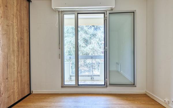 Appartement à vendre    5 pièces • 100,52 m2 Bordeaux