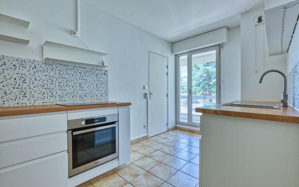 Appartement à vendre    5 pièces • 100,52 m2 Bordeaux