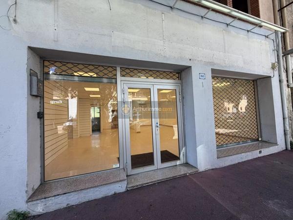 Location                                                      Fonds de commerce
                        
                     2 pièces                                         à Fréjus