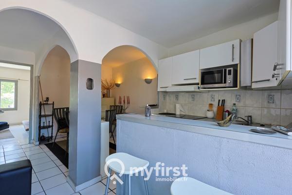 La Crau (83260) Immeuble d'époque en hyper centre de la Crau