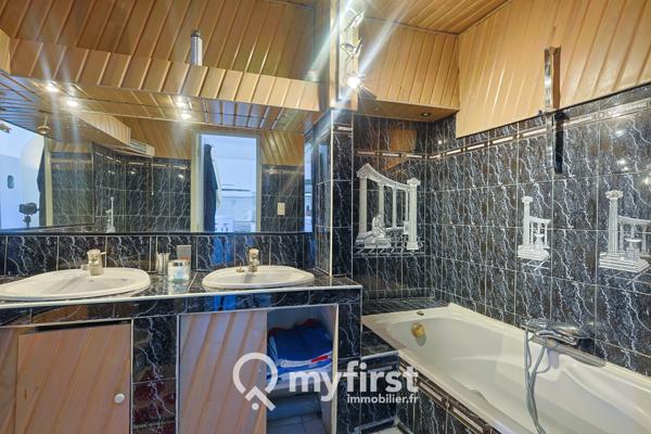 La Crau (83260) Immeuble d'époque en hyper centre de la Crau