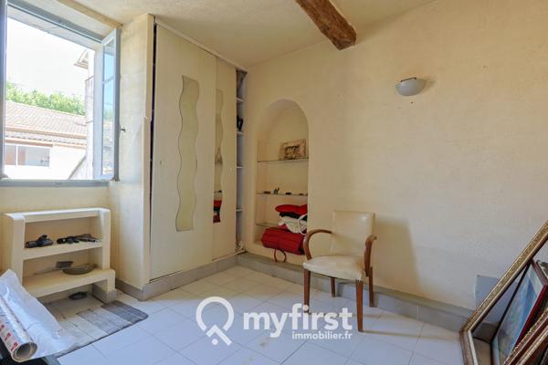 La Crau (83260) Immeuble d'époque en hyper centre de la Crau