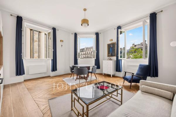 Bonne Nouvelle / Grands Boulevards – Appartement d'angle entièrement rénové