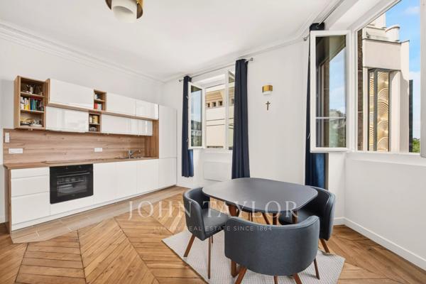 Bonne Nouvelle / Grands Boulevards – Appartement d'angle entièrement rénové