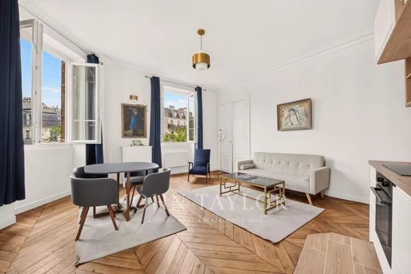Bonne Nouvelle / Grands Boulevards – Appartement d'angle entièrement rénové
