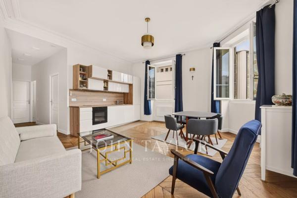 Bonne Nouvelle / Grands Boulevards – Appartement d'angle entièrement rénové