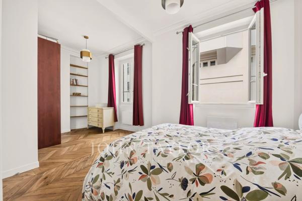 Bonne Nouvelle / Grands Boulevards – Appartement d'angle entièrement rénové
