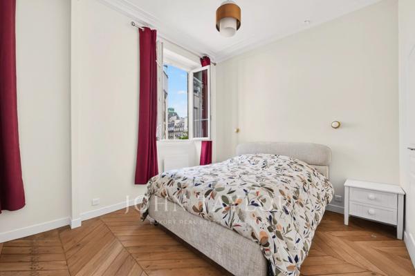Bonne Nouvelle / Grands Boulevards – Appartement d'angle entièrement rénové