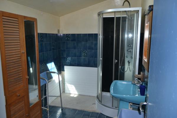 Plougasnou (29630) Plougasnou bourg, maison trois chambres sur 1000 m2 de terrain.