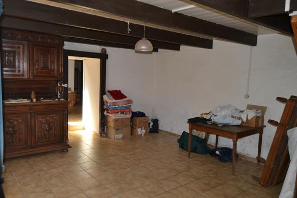 Plougasnou (29630) Plougasnou bourg, maison trois chambres sur 1000 m2 de terrain.