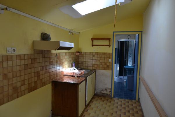 Plougasnou (29630) Plougasnou bourg, maison trois chambres sur 1000 m2 de terrain.