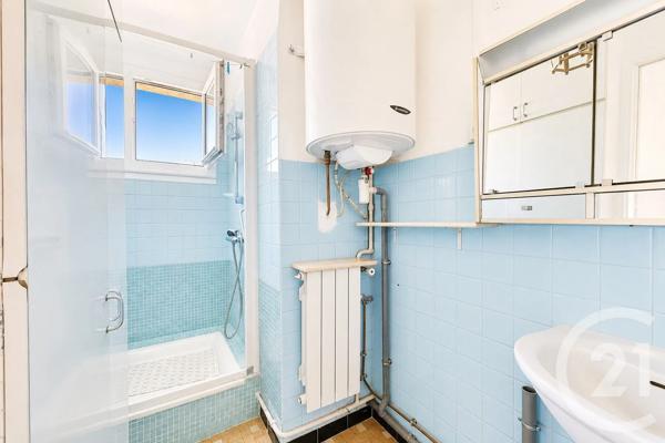 Appartement F3 à vendre  3 pièces - 55 m 2   MARSEILLE  - 13005