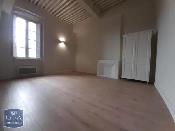 Appartement à louer 2 pièces 61.8m² Nîmes (30000)