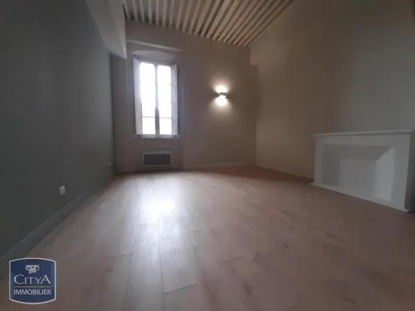 Appartement à louer 2 pièces 61.8m² Nîmes (30000)