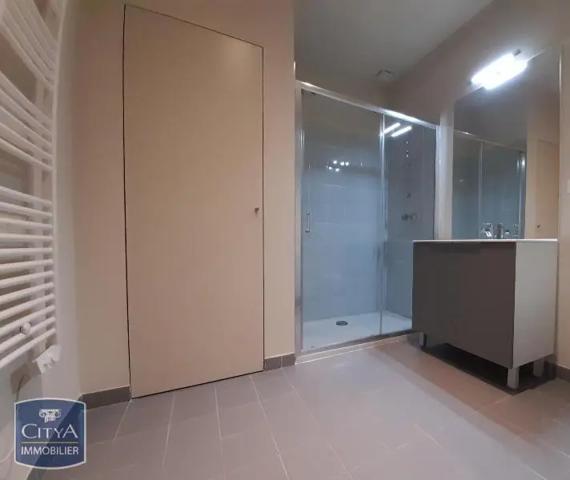 Appartement à louer 2 pièces 61.8m² Nîmes (30000)