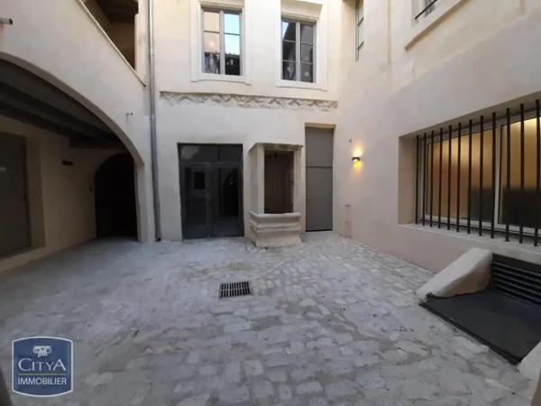 Appartement à louer 2 pièces 61.8m² Nîmes (30000)