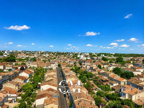 Appartement Bordeaux Croix-blanche 2 pièces 44 m2, balcon, parking, cave, piscine