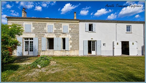 Maison CLIMATISEE, à vendre 7 pièces FONTENET (17) belle CHARENTAISE avec chambre et bureau au rez-de-chaussée.
