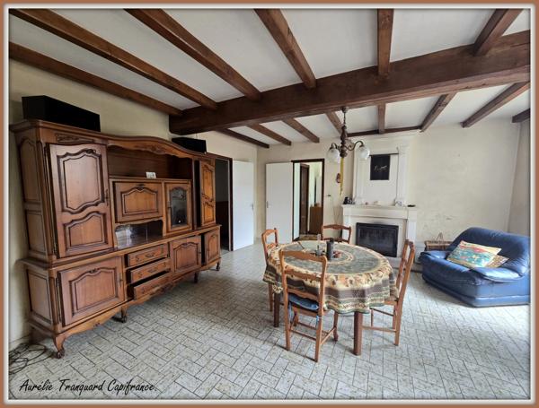 Maison CLIMATISEE, à vendre 7 pièces FONTENET (17) belle CHARENTAISE avec chambre et bureau au rez-de-chaussée.
