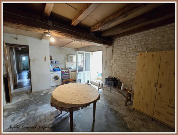 Maison CLIMATISEE, à vendre 7 pièces FONTENET (17) belle CHARENTAISE avec chambre et bureau au rez-de-chaussée.