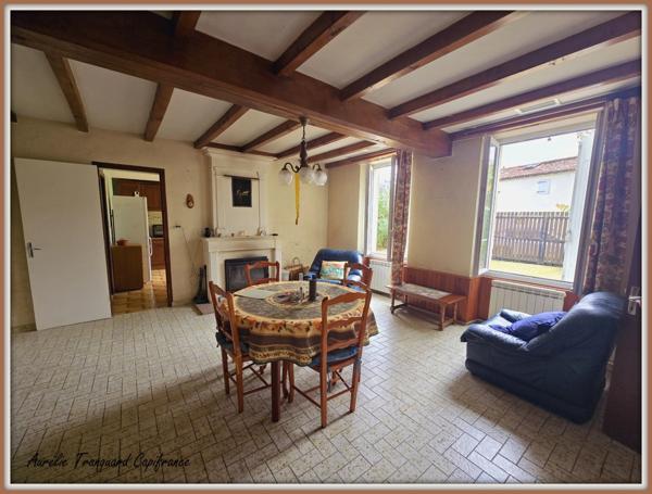 Maison CLIMATISEE, à vendre 7 pièces FONTENET (17) belle CHARENTAISE avec chambre et bureau au rez-de-chaussée.
