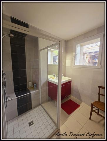 Maison CLIMATISEE, à vendre 7 pièces FONTENET (17) belle CHARENTAISE avec chambre et bureau au rez-de-chaussée.