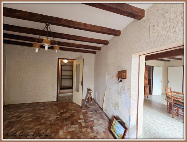 Maison CLIMATISEE, à vendre 7 pièces FONTENET (17) belle CHARENTAISE avec chambre et bureau au rez-de-chaussée.