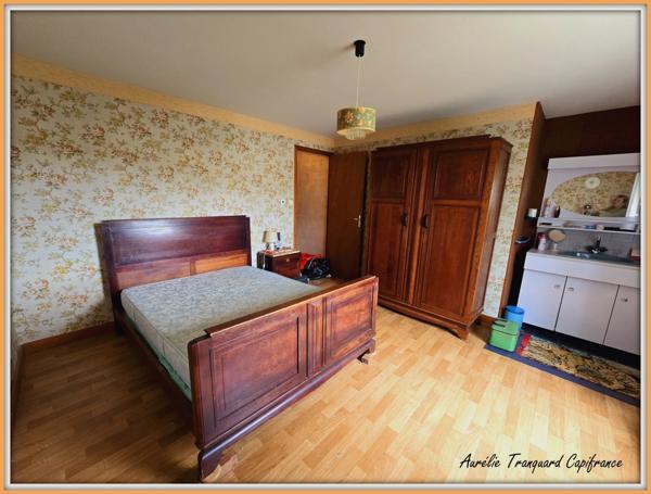 Maison CLIMATISEE, à vendre 7 pièces FONTENET (17) belle CHARENTAISE avec chambre et bureau au rez-de-chaussée.
