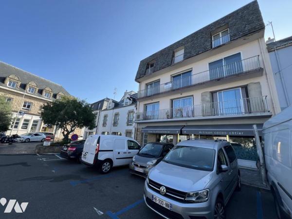 QUIBERON au bourg petite copropriété au deuxième étage appartement de type T3 