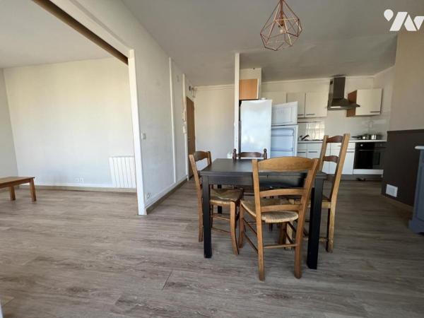 QUIBERON au bourg petite copropriété au deuxième étage appartement de type T3 