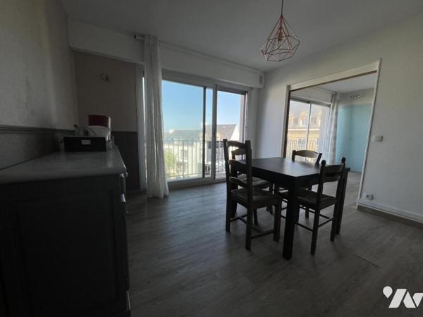 QUIBERON au bourg petite copropriété au deuxième étage appartement de type T3 