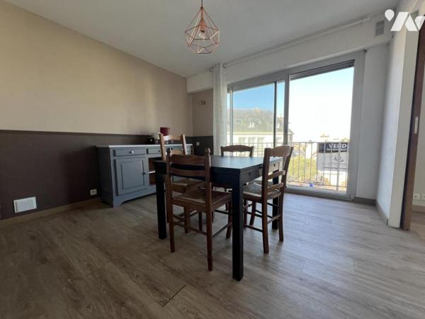 QUIBERON au bourg petite copropriété au deuxième étage appartement de type T3 